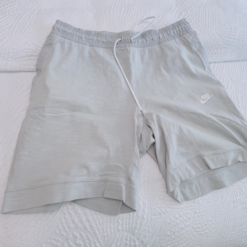 NIKE: Grey Shorts - Size XL
